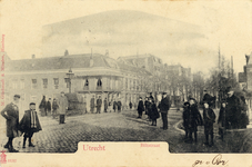 710429 Prentbriefkaart met een foto van de Wittevrouwenbrug; op de achtergrond het Hotel Garni en Pension Ballangée, ...